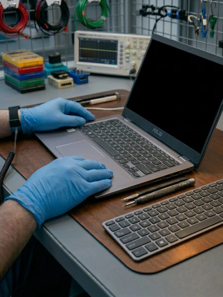 Wymiana klawiatury w laptopie Dynabook