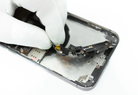 Wymiana portu ładowania iPhone Air